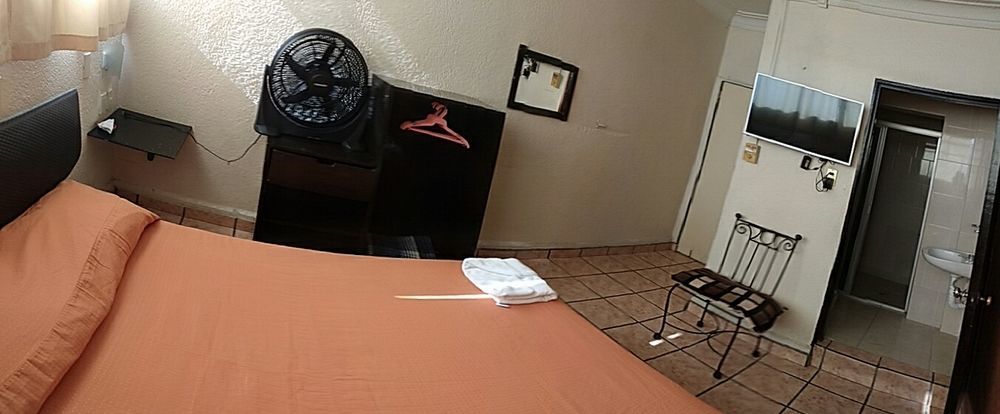 Hotel Plaza Aleman León Eksteriør bilde