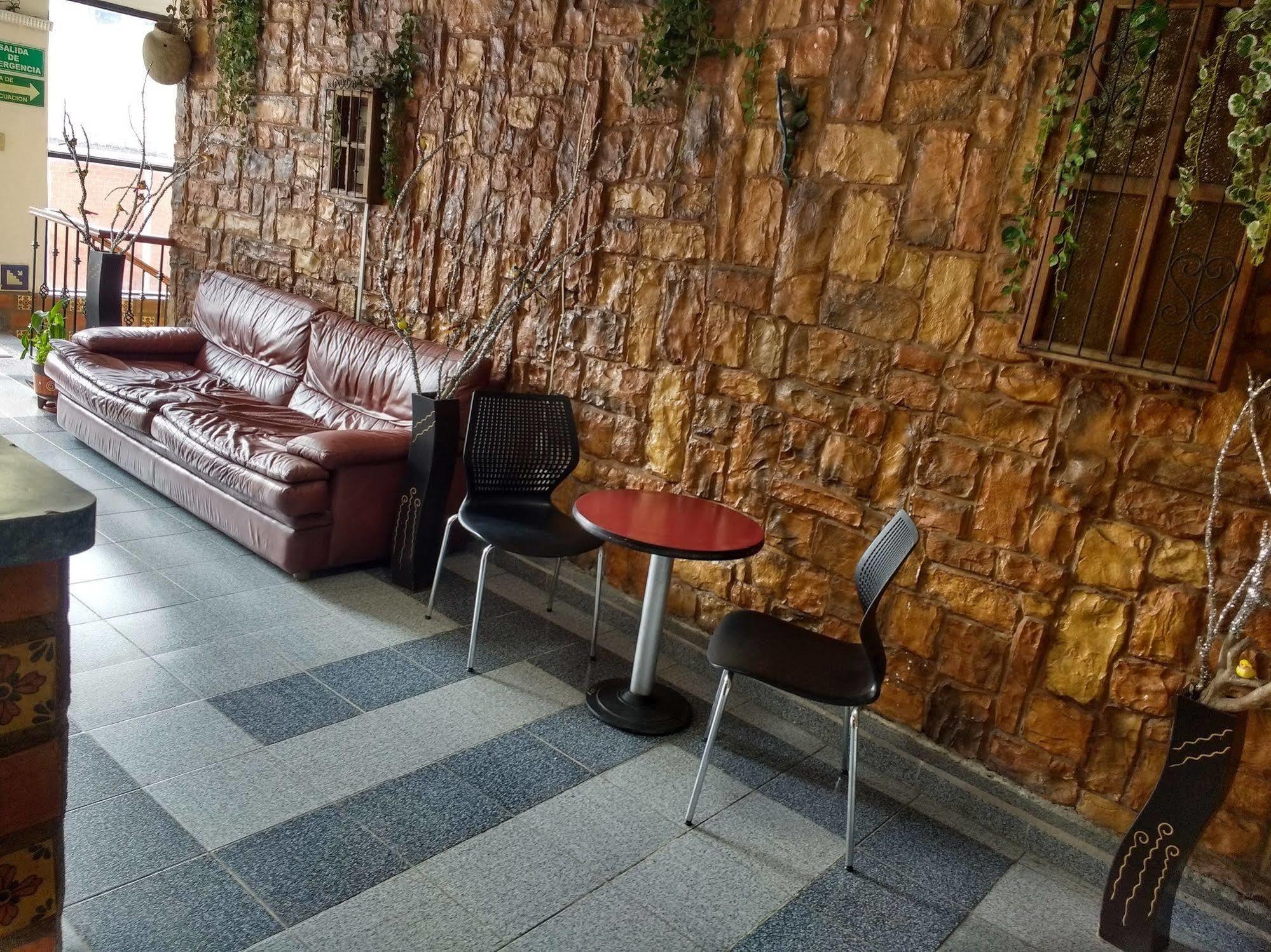 Hotel Plaza Aleman León Eksteriør bilde