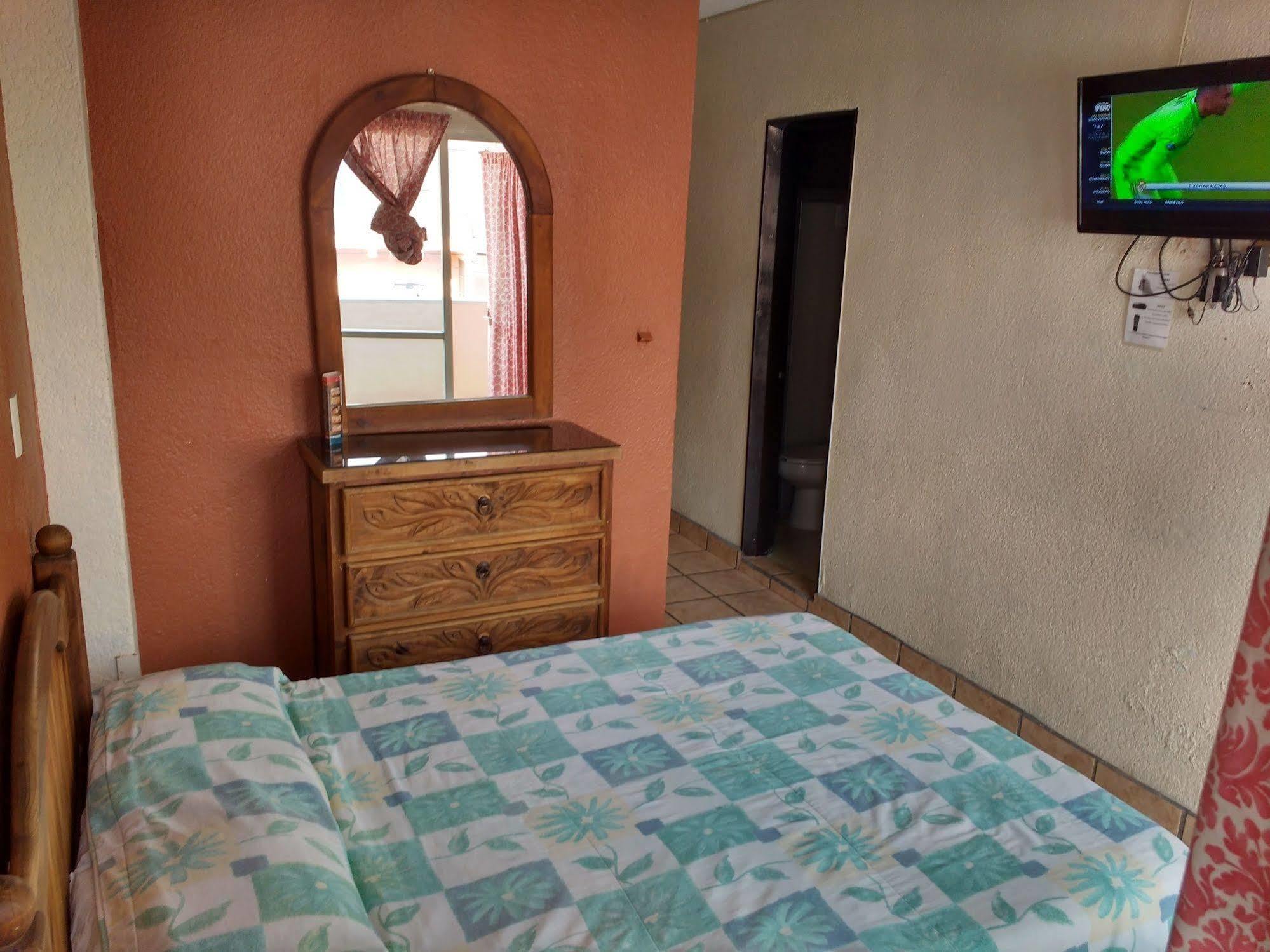 Hotel Plaza Aleman León Eksteriør bilde