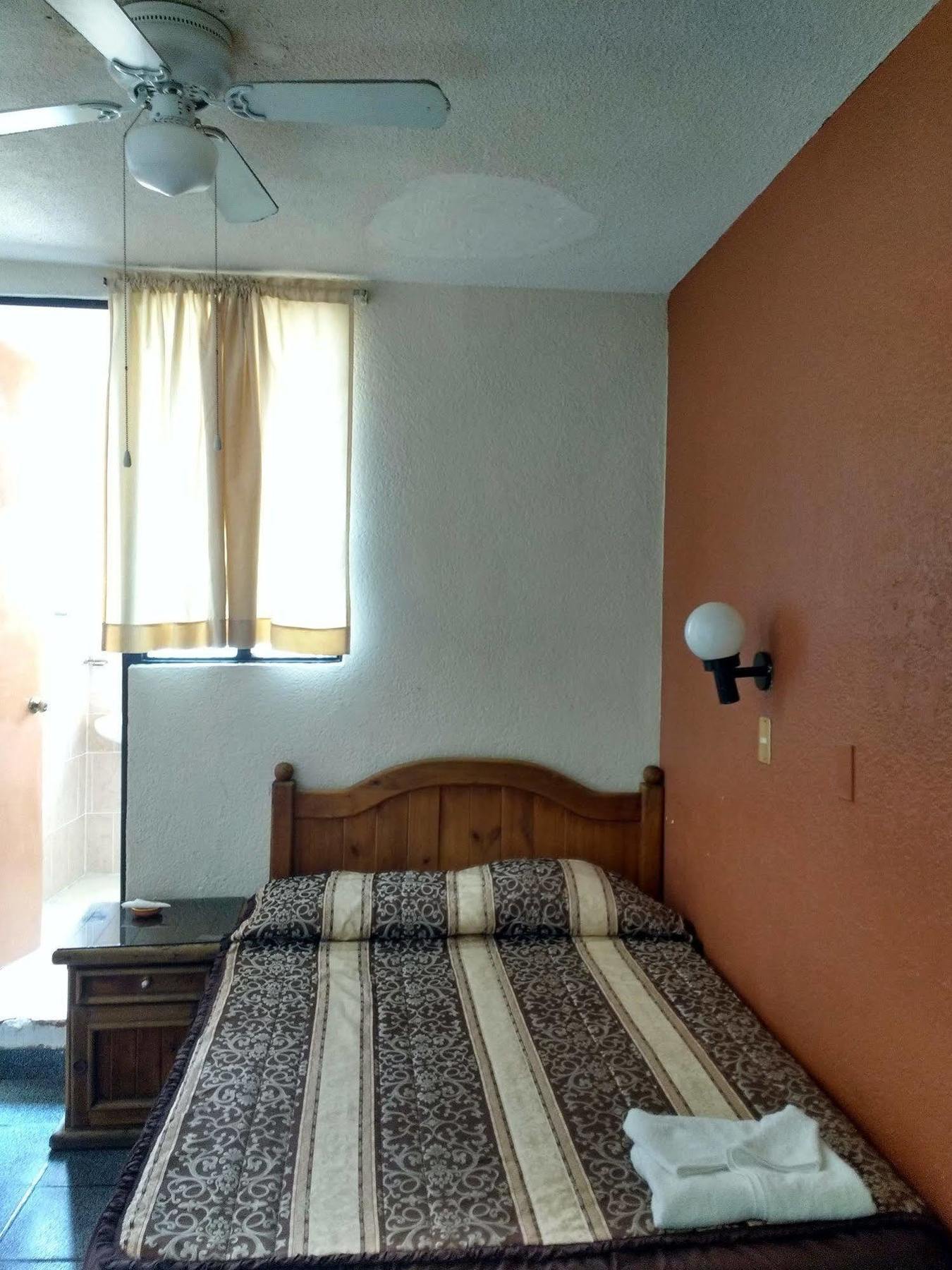 Hotel Plaza Aleman León Eksteriør bilde