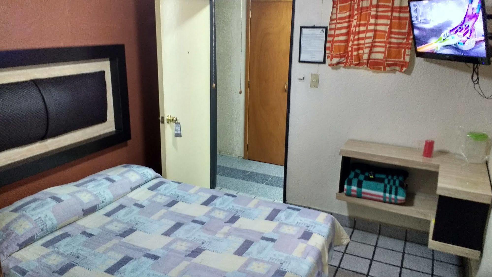 Hotel Plaza Aleman León Eksteriør bilde