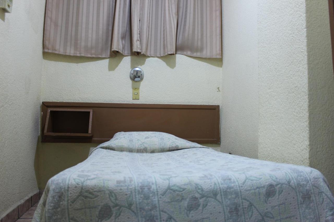 Hotel Plaza Aleman León Eksteriør bilde